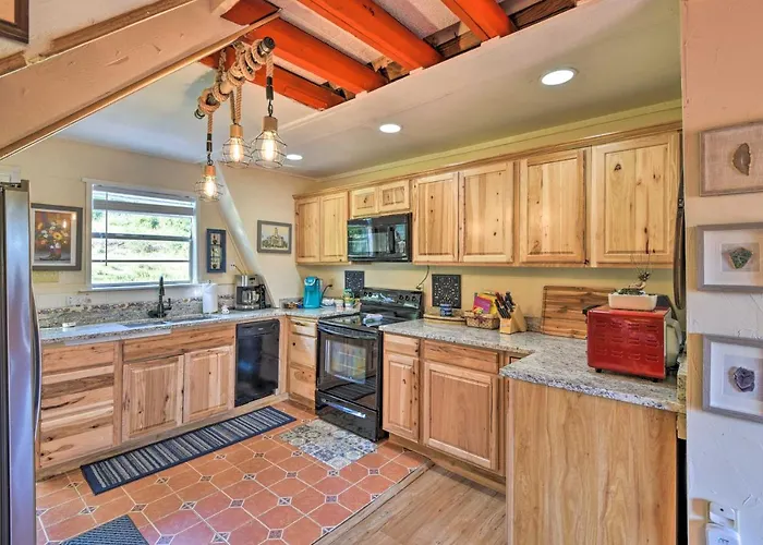 Steps To Lake! Charming Cabin: Pool Access & Decks