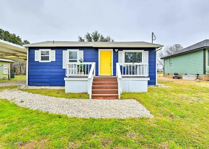 Lake Granbury Getaway ~ 1 Block To Waterfront