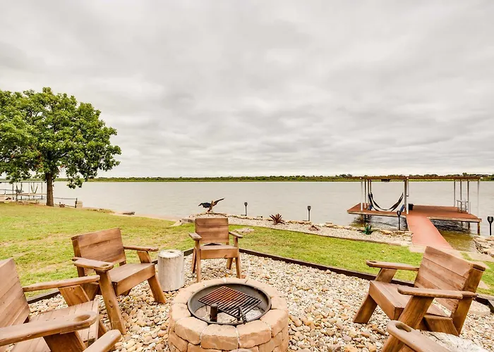 Lake Granbury Fishing Escape W/ Dock & Kayaks!