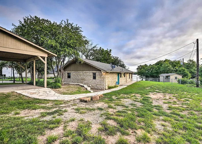 Lakefront Home < 3 Miles To Historic Granbury!