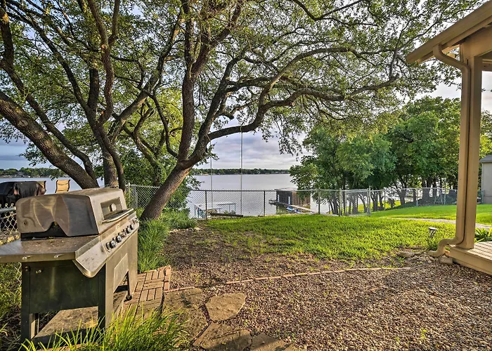 Lakefront Home < 3 Miles To Historic Granbury!