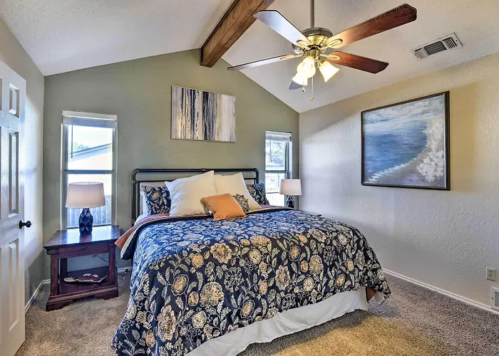 Granbury Home W/ Lake Granbury Access + Dock!