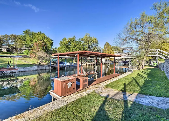 Granbury Home W/ Lake Granbury Access + Dock!